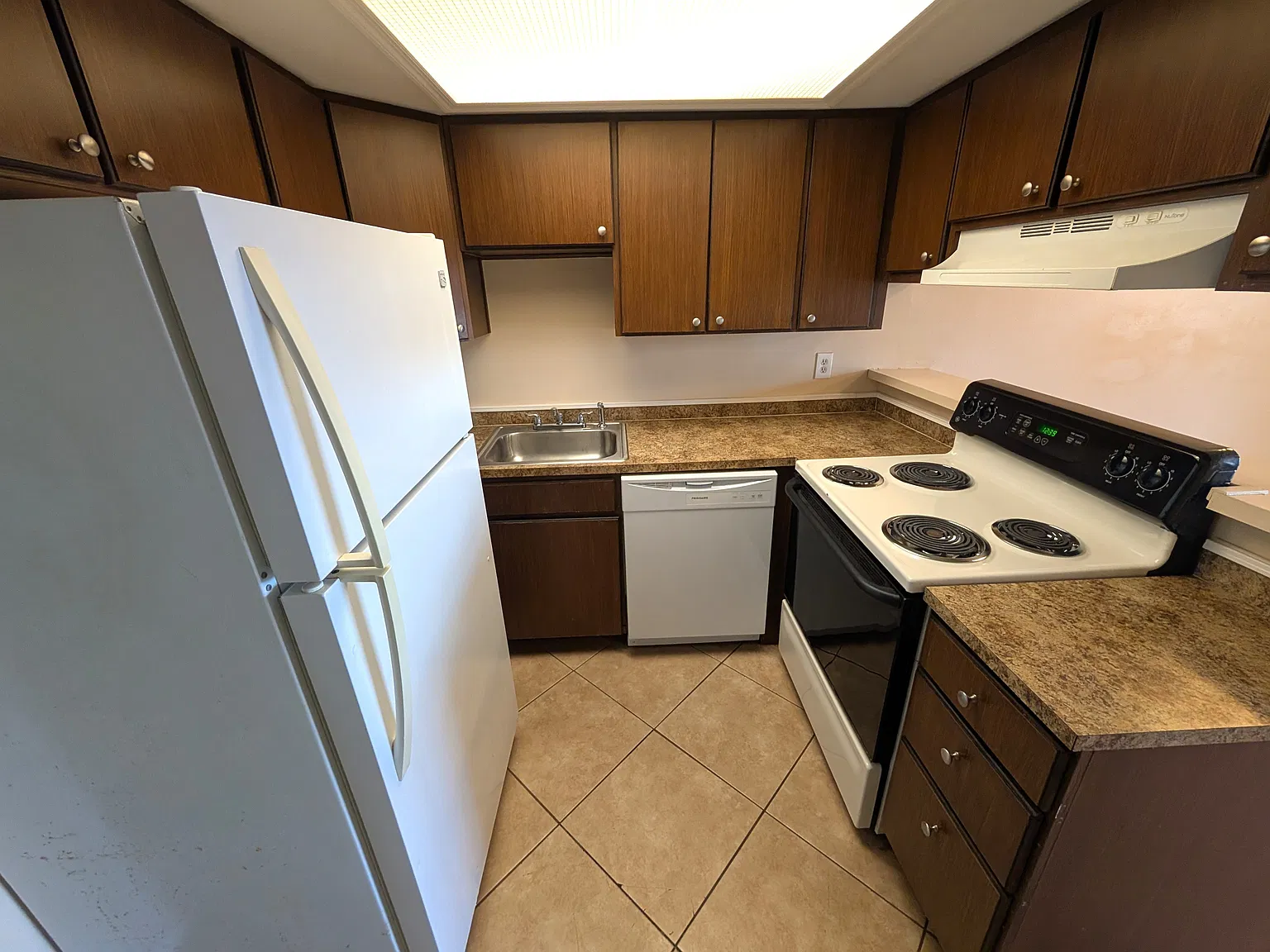 Charming Pet-Friendly 1 Bed / 1 Bath in South Tampa-Near MacDill AFB & Downtown, No HOA! — Photo 4