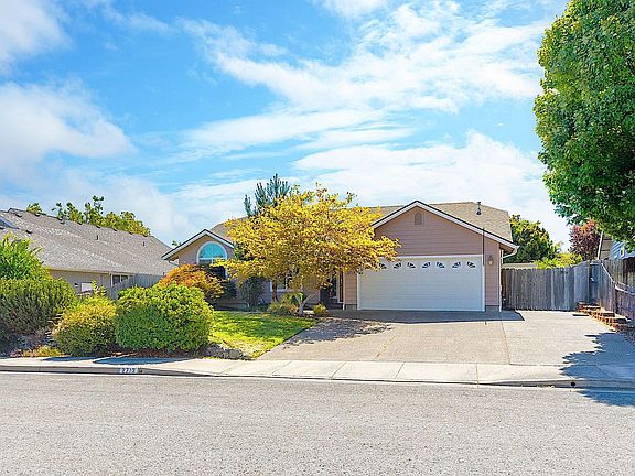 2nd image of 2713 SW Trinity Way