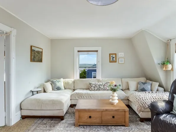 27 Siren St, Winthrop, MA 02152