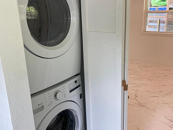Full Size Washer/Dryer