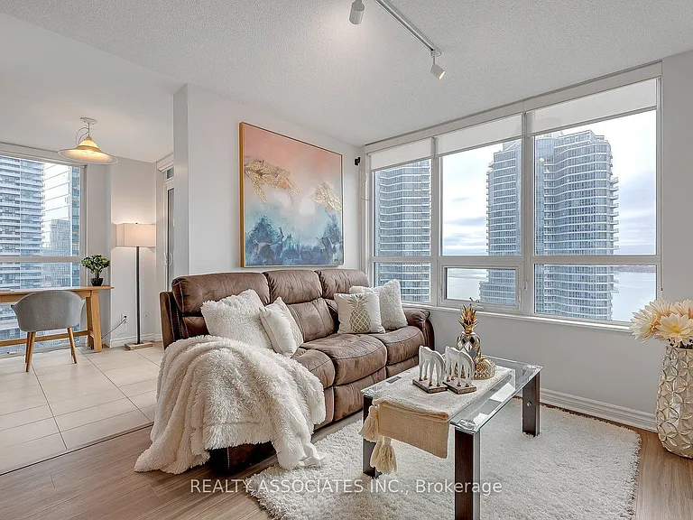 19 Grand Trunk Cres #2710 — Photo 9