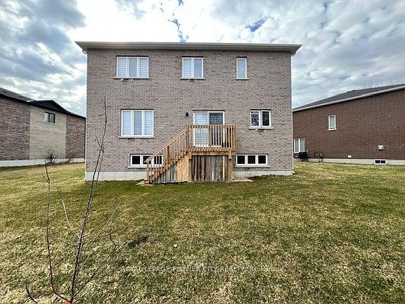2nd image of 31 Tulip Cres