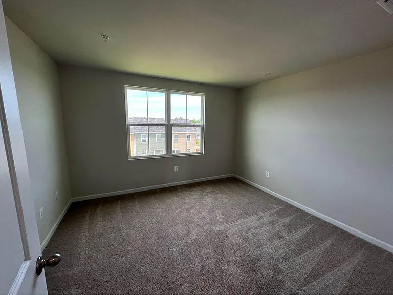 115 Butterfield Ave — Photo 10