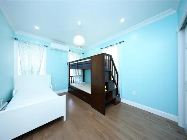 2154 East 23rd Street image 12 of 29