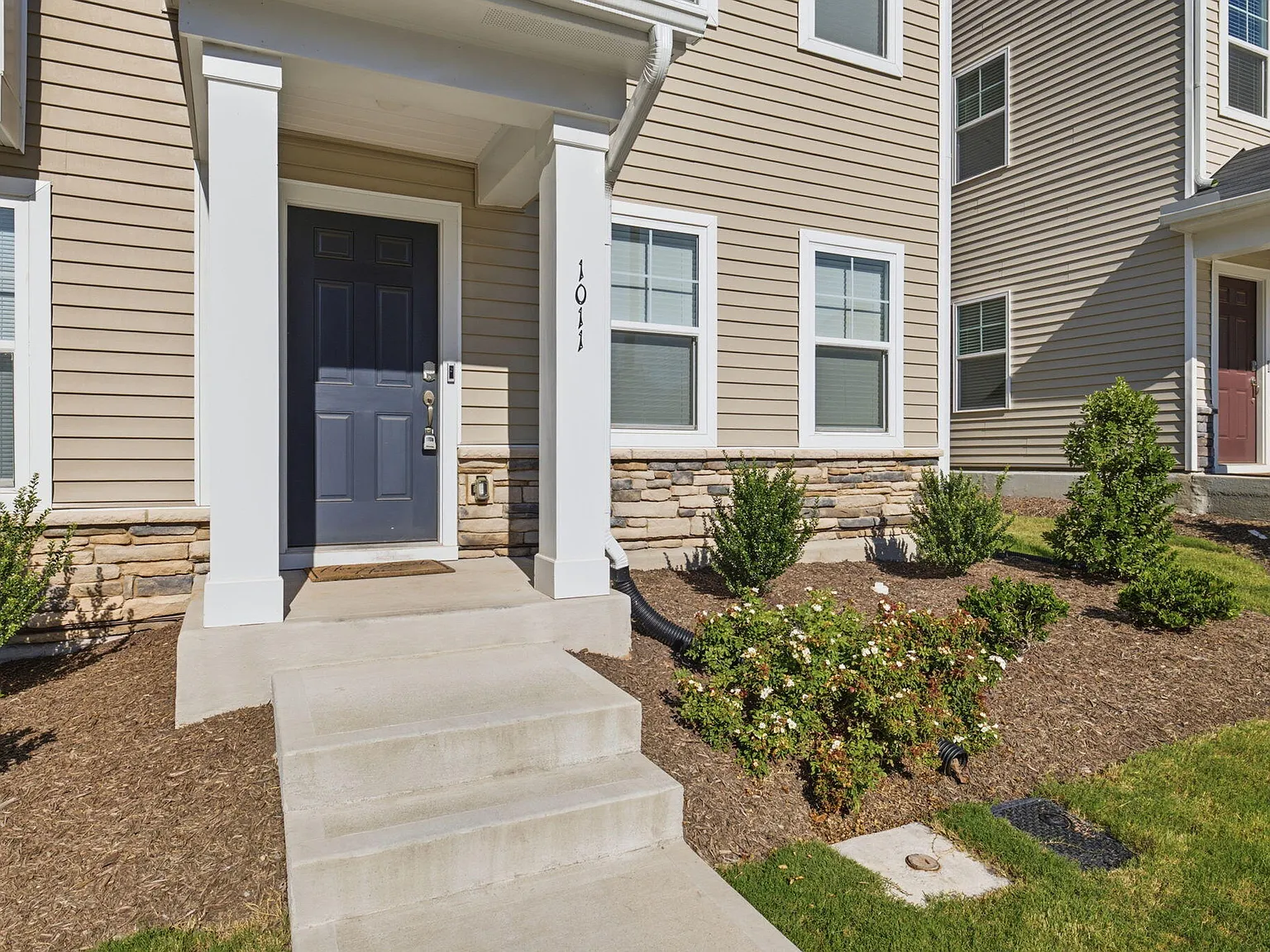 3 bed, 3.5 bath, 1733 sqft, $2,315 — Photo 3