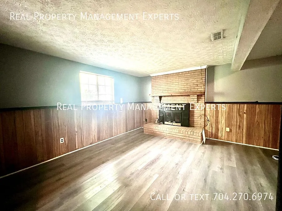 Beautiful 4BR/2BA home in Charlotte! — Photo 4