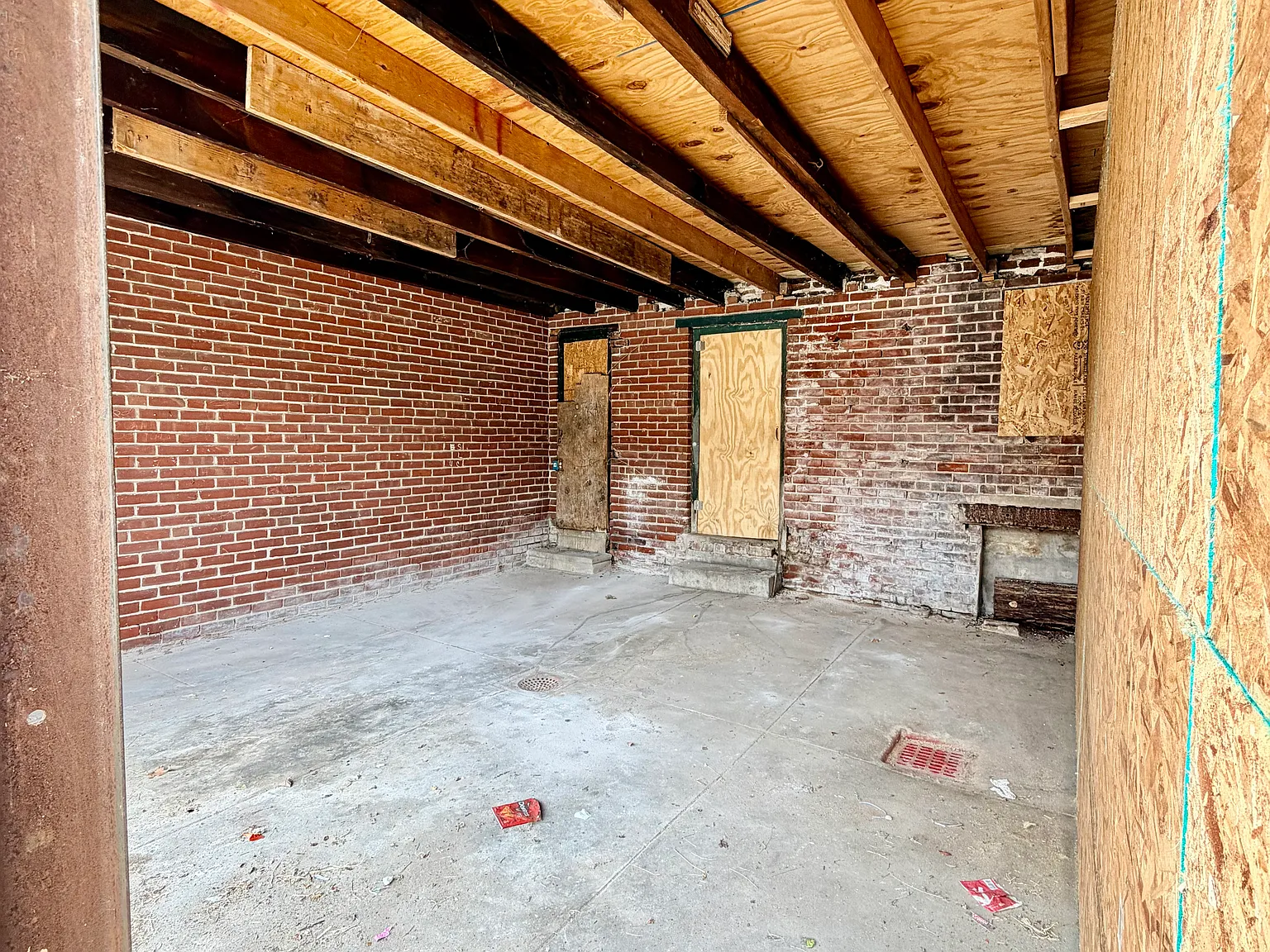 Detached Garage for Rent Secure Storage or Parking — Photo 3