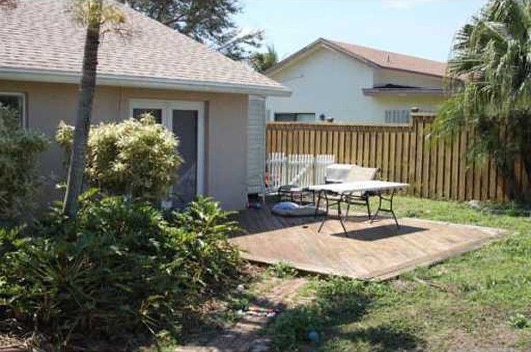 2nd image of 9211 Edgemont Ln