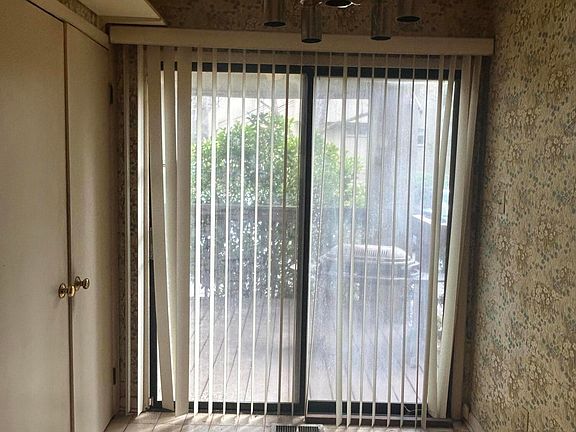 4th image of 4100 Five Oaks Dr Unit 33