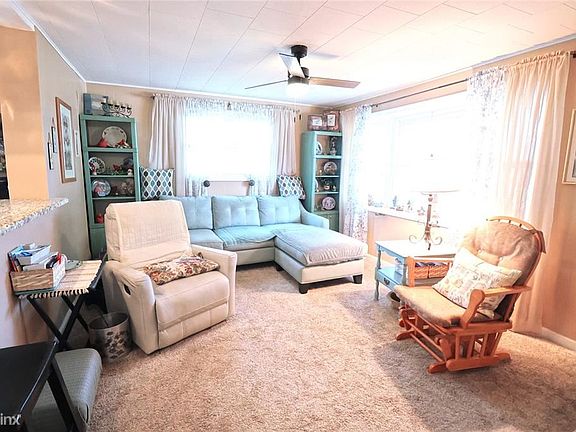 5th image of 1638R Saint Catherine Dr W
