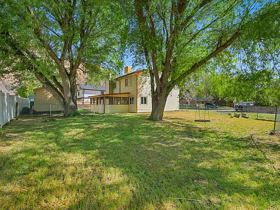 3rd image of 122 Davis Cir