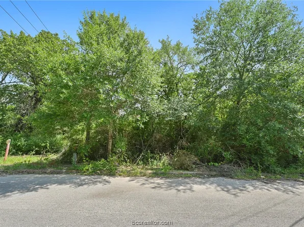 2207 Lobo Dr, Bryan, TX 77807