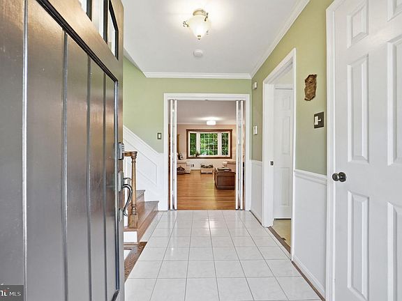 2nd image of 4917 Bexley Ln