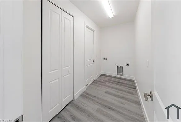 1137 Damen St E — Photo 25