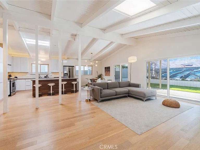 2615 Pacific Ave — Photo 3