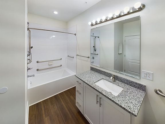 3rd image of 670 Victory Ln #10-101