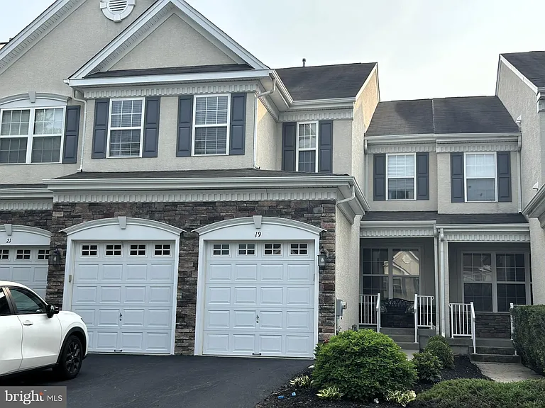 19 Wharton Dr — Photo 2