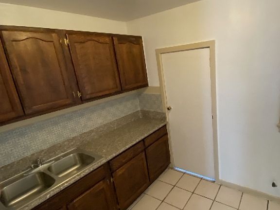 3rd image of 631 W Avenue 28 #1/4