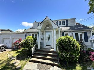 64 Woodward St, Saddle Brook, NJ 07663