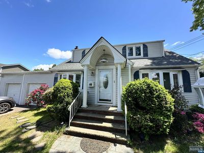 64 Woodward St, Saddle Brook, NJ, 07663