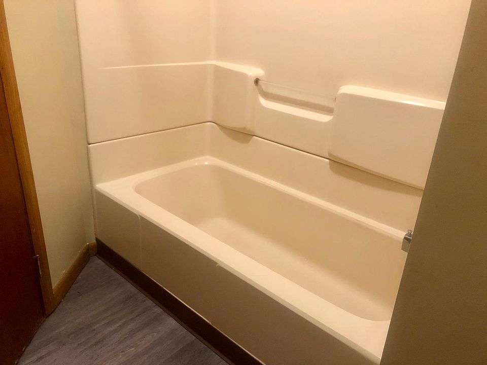 Full Tub / Shower
