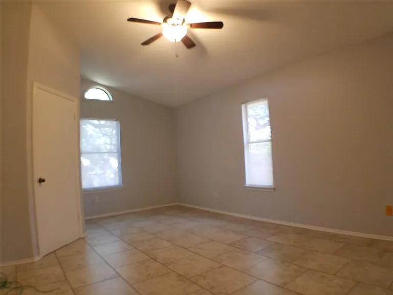 8310 Los Ranchos Dr — Photo 13