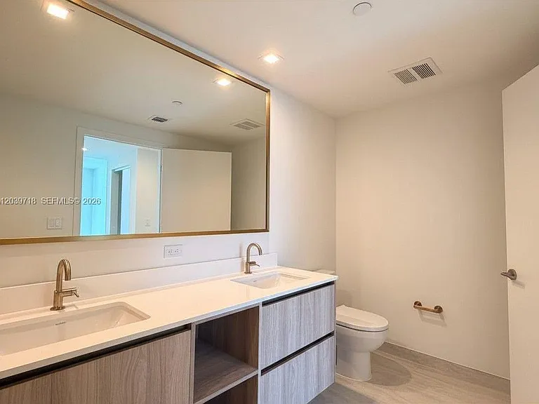 77 SE 5th St #1903 — Photo 16
