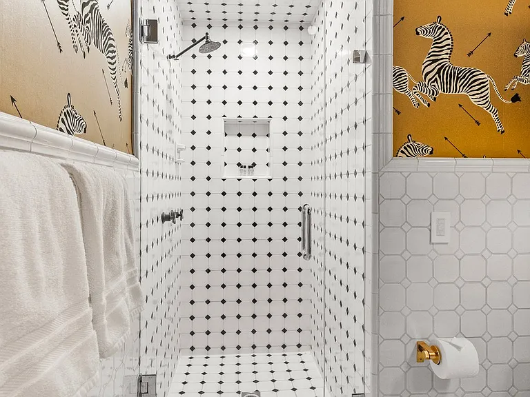 A shower designed to stand out, down to every detail.