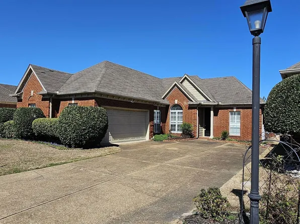 344 Fountain Lake Dr, Memphis, TN 38120