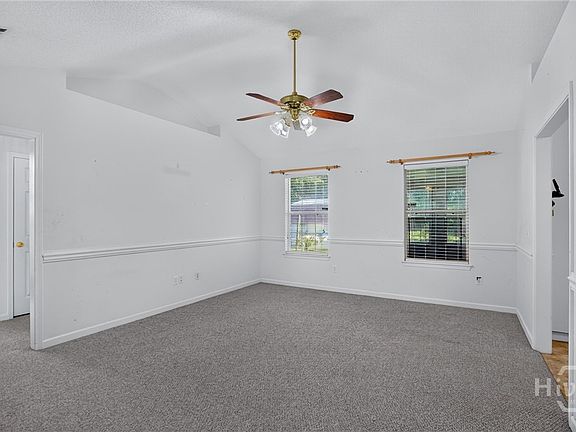 4th image of 106 Woodbury Lane