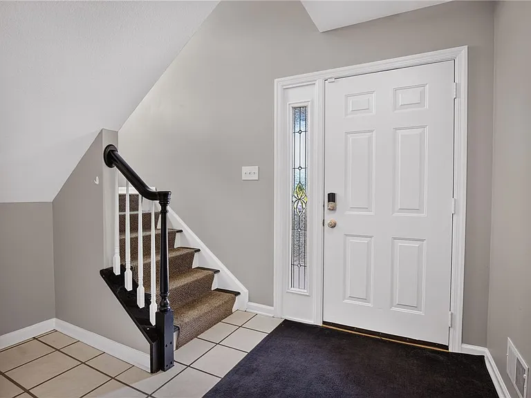 9704 Sundance Dr — Photo 2