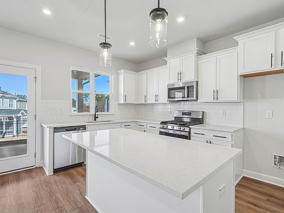 4th image of 909 Montague Ave