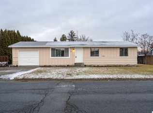 701 N 4th St, Grandview, WA 98930