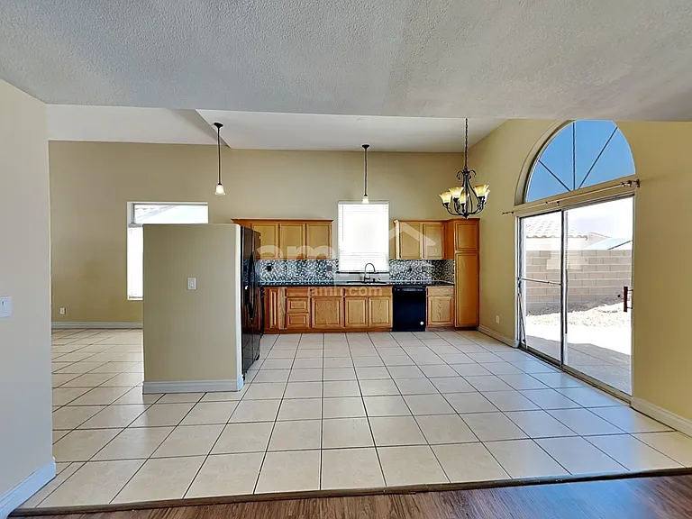 203 Mariposa Way — Photo 3