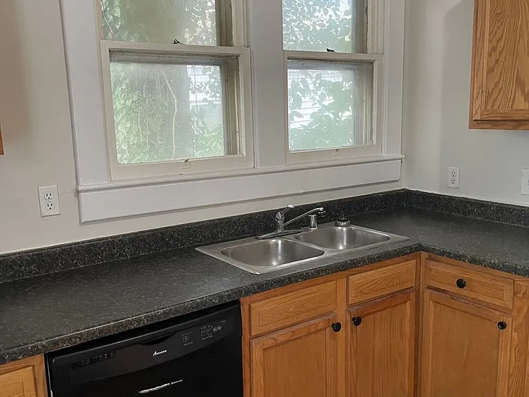 374 Park Ave — Photo 16