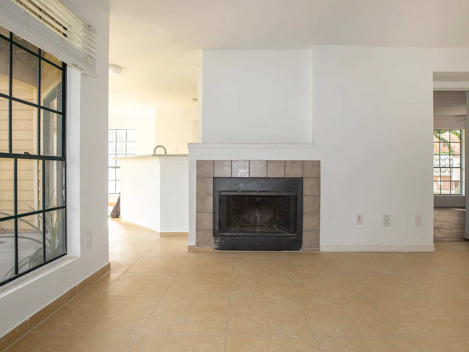 2 bed, 1027 sqft, $1,800 — Photo 4