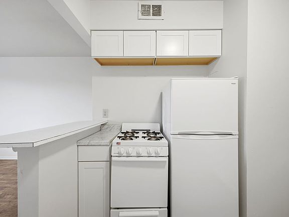 2nd image of 547 Riverview Dr #B-7