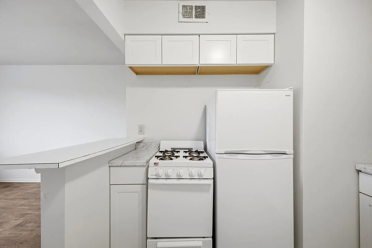 Building Photo - 547 Riverview Dr #B-7