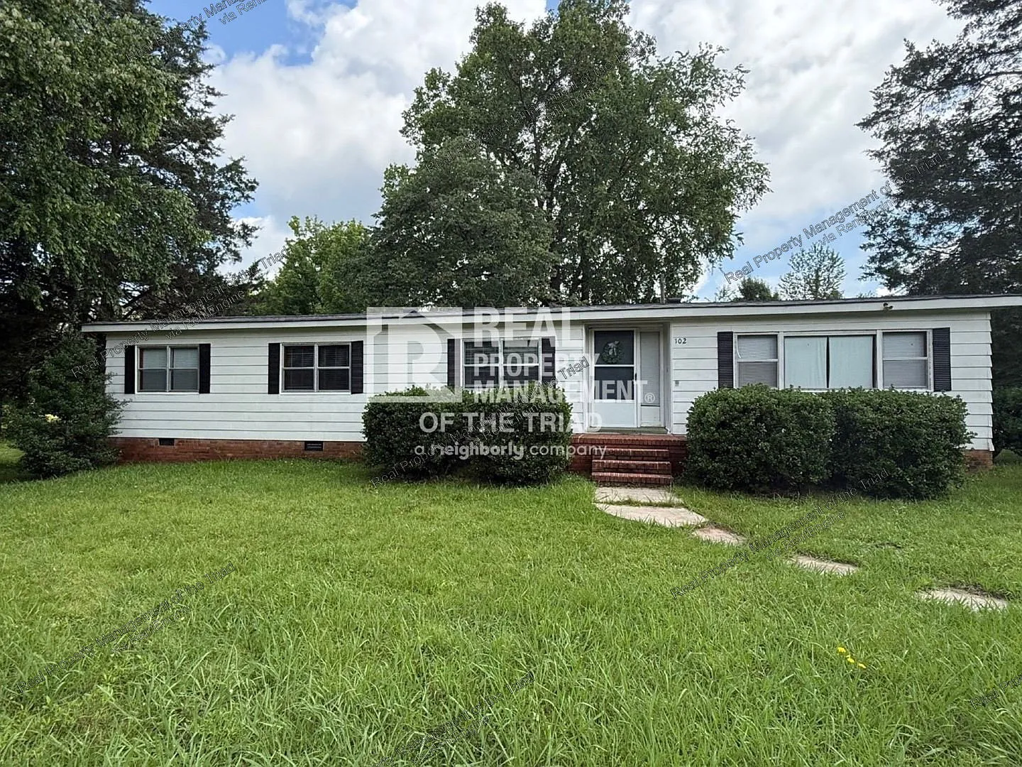 3 bed, 2.0 bath, 1440 sqft, $1,395 — Photo 1