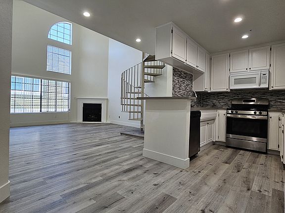 3rd image of 4-6345 Denny Ave #8
