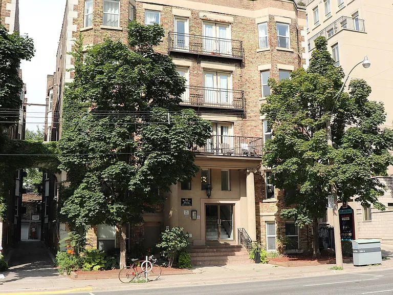 414 Jarvis St — Photo 3