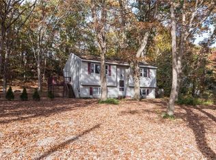 17 E Charles St, Charlestown, RI 02813
