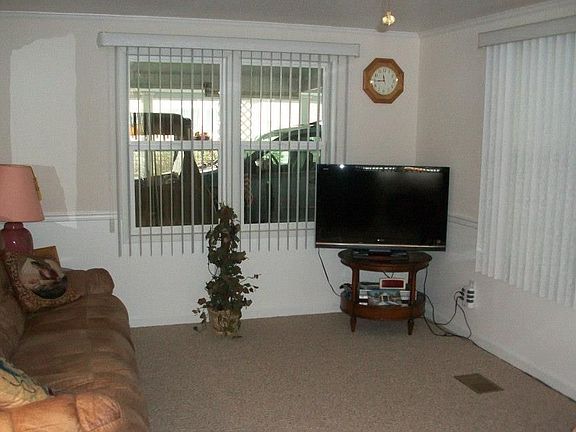 5th image of 128 Royal Palm Dr