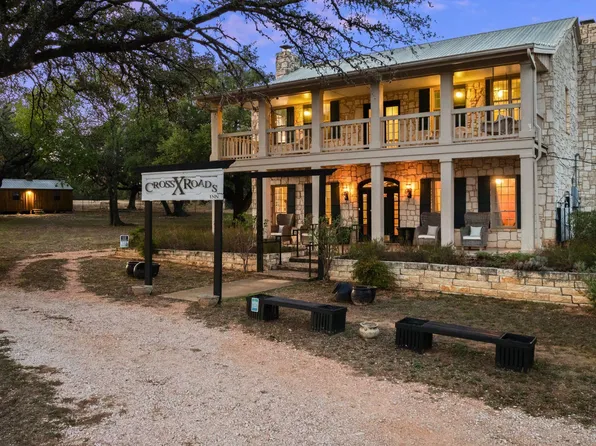 625 N Nugent Ave, Johnson City, TX 78636