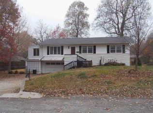 1957 S Sieger Dr, Springfield, MO 65804