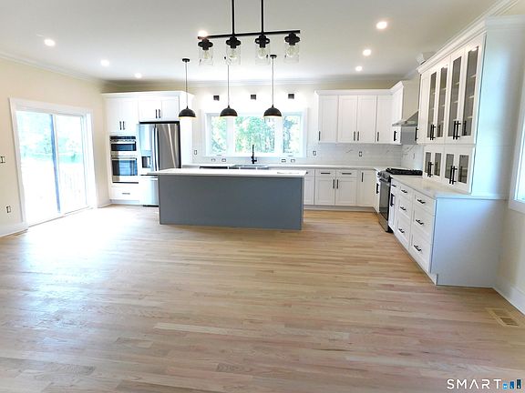 5th image of 60 Mohegan Road
