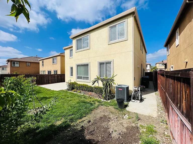 2758 Lavender St — Photo 35