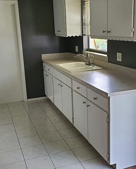 kitchen sink side