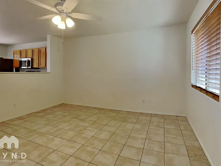 1886 E Cowboy Cove Trl — Photo 2