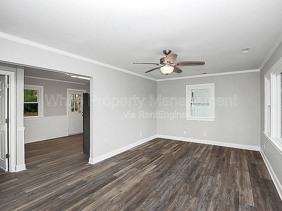 4th image of 604 Westwood Cir